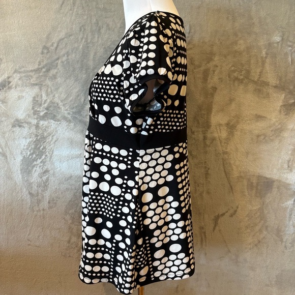 Polka-Dot Geometric Flowy Top Sz M - Picture 5 of 8